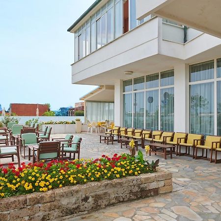 Hotel Caesar Bed And Breakfast Мілано-Маріттіма Екстер'єр фото