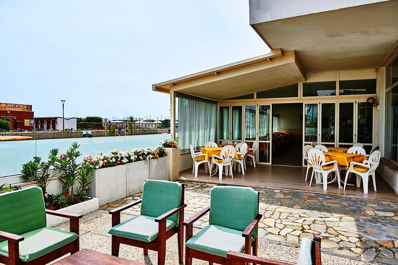 Hotel Caesar Bed And Breakfast Мілано-Маріттіма Екстер'єр фото