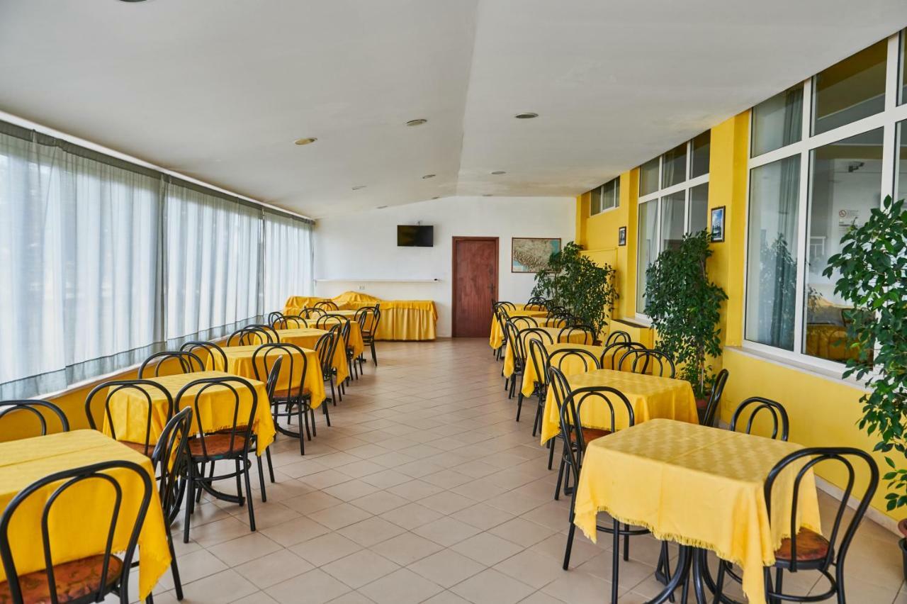 Hotel Caesar Bed And Breakfast Мілано-Маріттіма Екстер'єр фото