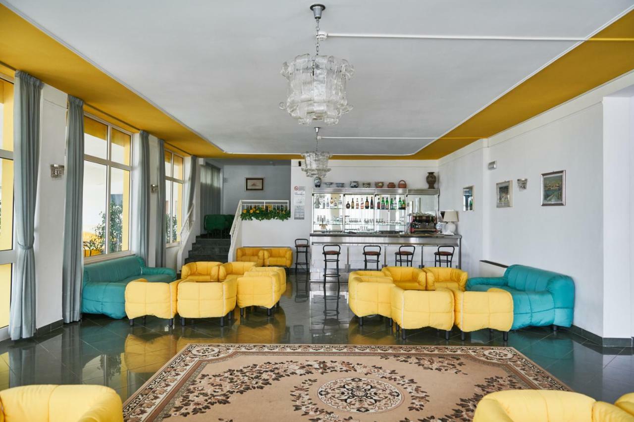 Hotel Caesar Bed And Breakfast Мілано-Маріттіма Екстер'єр фото