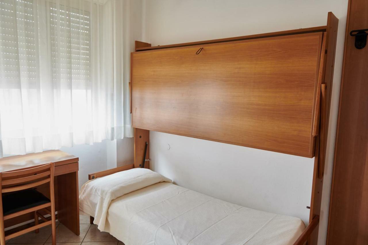 Hotel Caesar Bed And Breakfast Мілано-Маріттіма Екстер'єр фото
