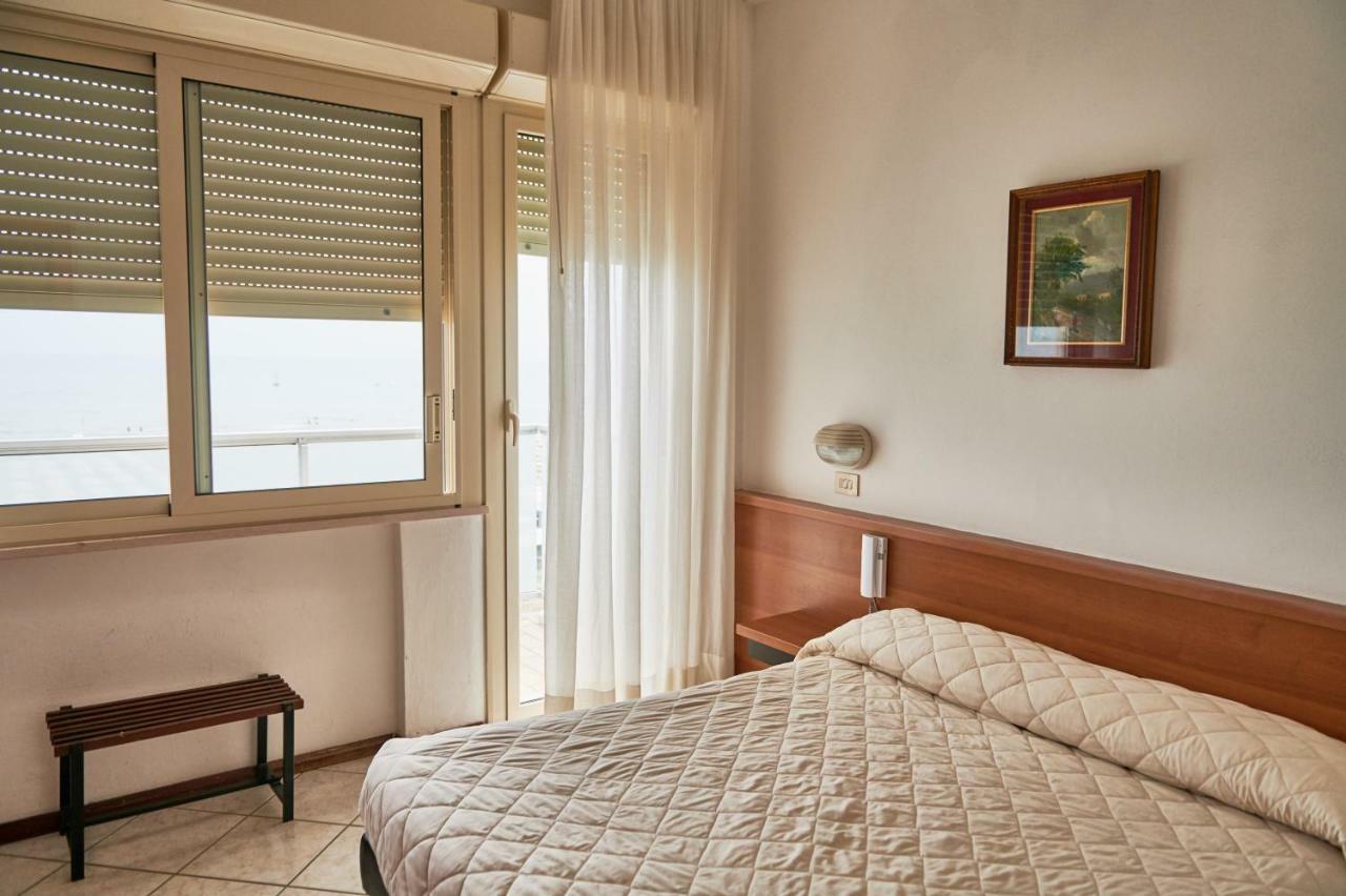 Hotel Caesar Bed And Breakfast Мілано-Маріттіма Екстер'єр фото