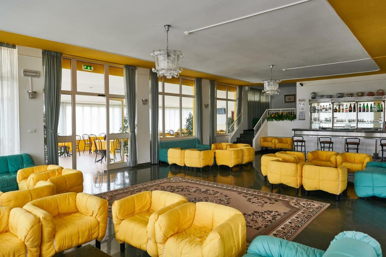 Hotel Caesar Bed And Breakfast Мілано-Маріттіма Екстер'єр фото